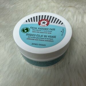 First Aid Beauty Facial Radiance Pads - 28 pads